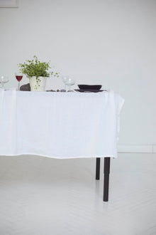Weisse Dame Leinentischdecke in Cremeweiss – schlichte Eleganz