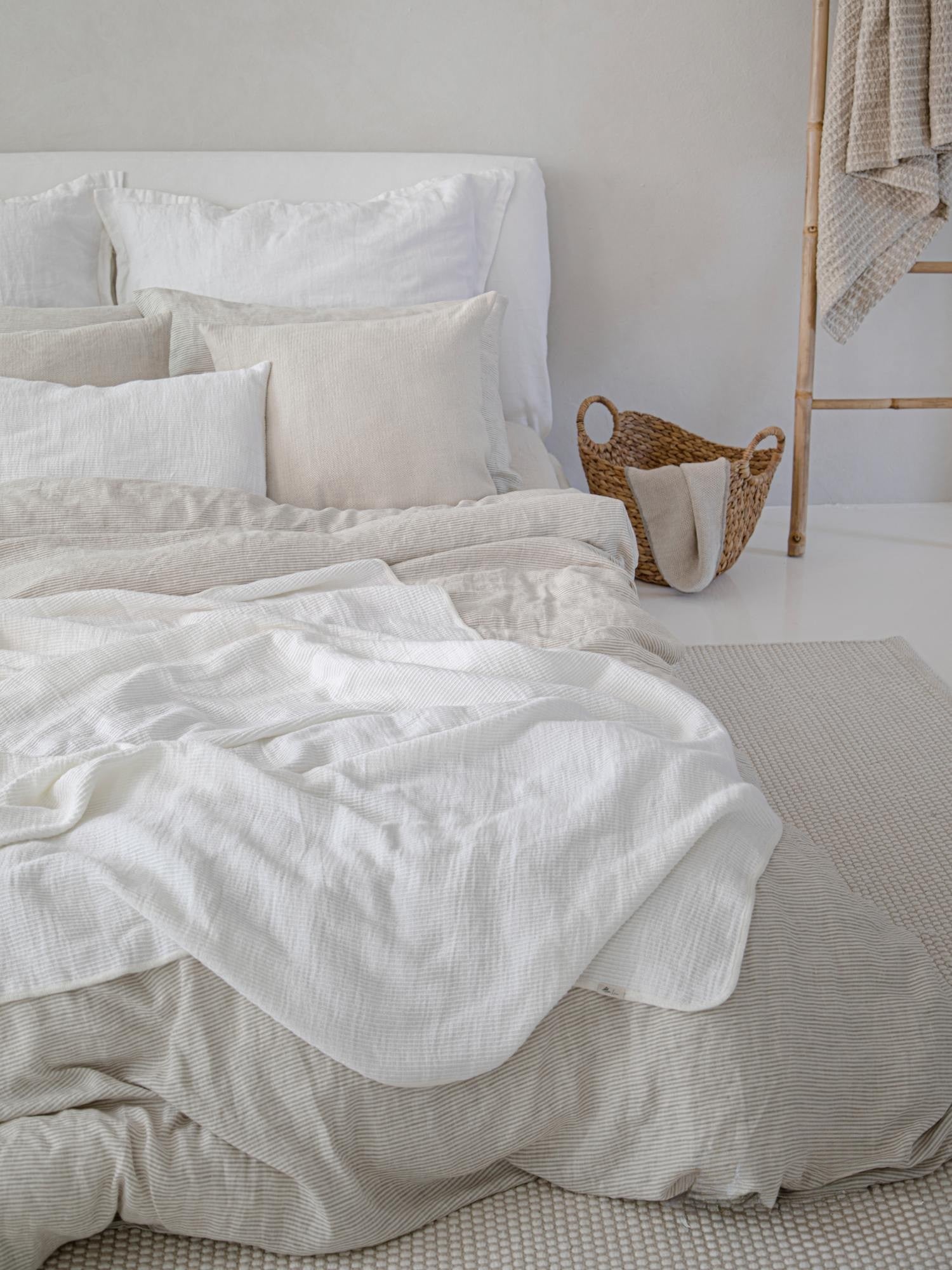 Leinen Bettwaesche Set Beige Weiss, Stoffstruktur Detailaufnahme