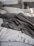 Leinen Bettwaesche Natur, Nahaufnahme vom Bett