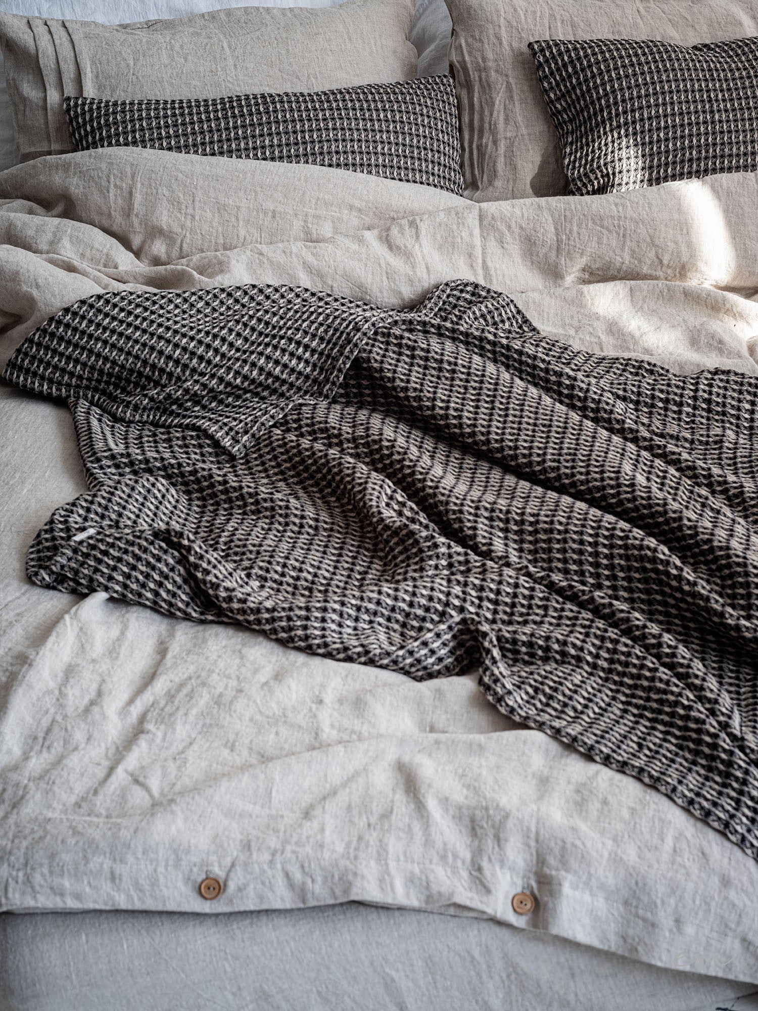 Leinen Bettwaesche Natur, Nahaufnahme vom Bett