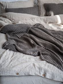 Leinen Bettwaesche Natur, Nahaufnahme vom Bett