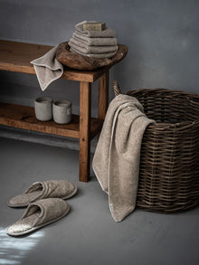 Gestapelte Leinen Frottee Handtuecher