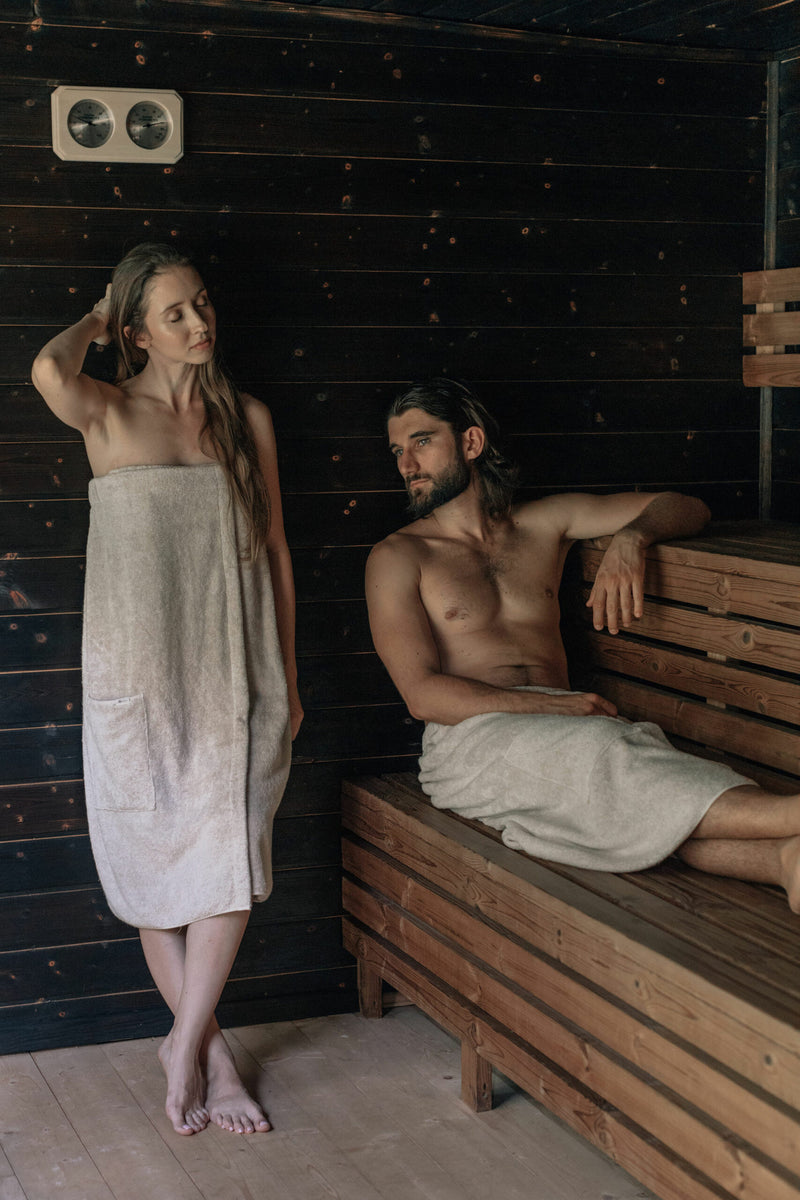 Leinen Saunakilt Frottee, Mann und Frau in Sauna