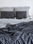 Leinenstoff Anthrazit, geraffte Struktur Nahaufnahme