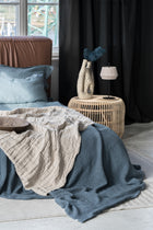 Rauchblaue Waffeldecke, Seitenansicht Schlafzimmer