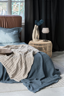 Rauchblaue Waffeldecke, Seitenansicht Schlafzimmer